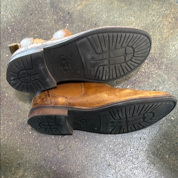 UGG Tan Boots Classic Chelsea Style - Picture 4 of 5